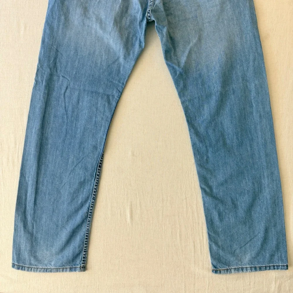 Levis measurements taken